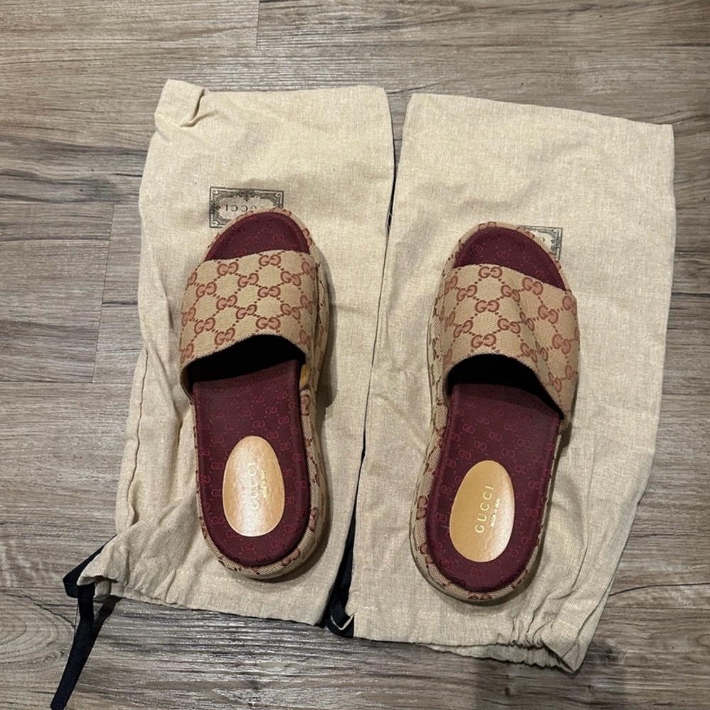 Gucci Beige and Burgundy Slides
